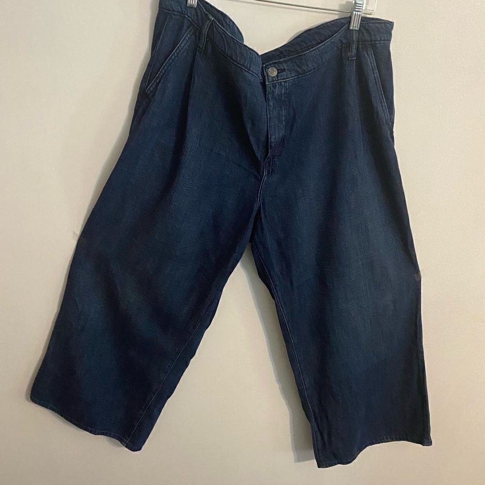 GAP wide leg, pleated front jeans, size 35
